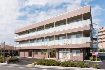 サービス付き高齢者向け住宅ひがしやまの施設外観