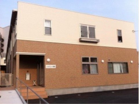 エヌズコート美原の施設外観