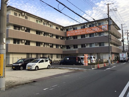 シニアハウス笑楽石津の施設外観