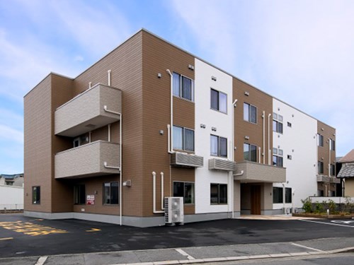 ライフホープ初芝２番館の施設外観